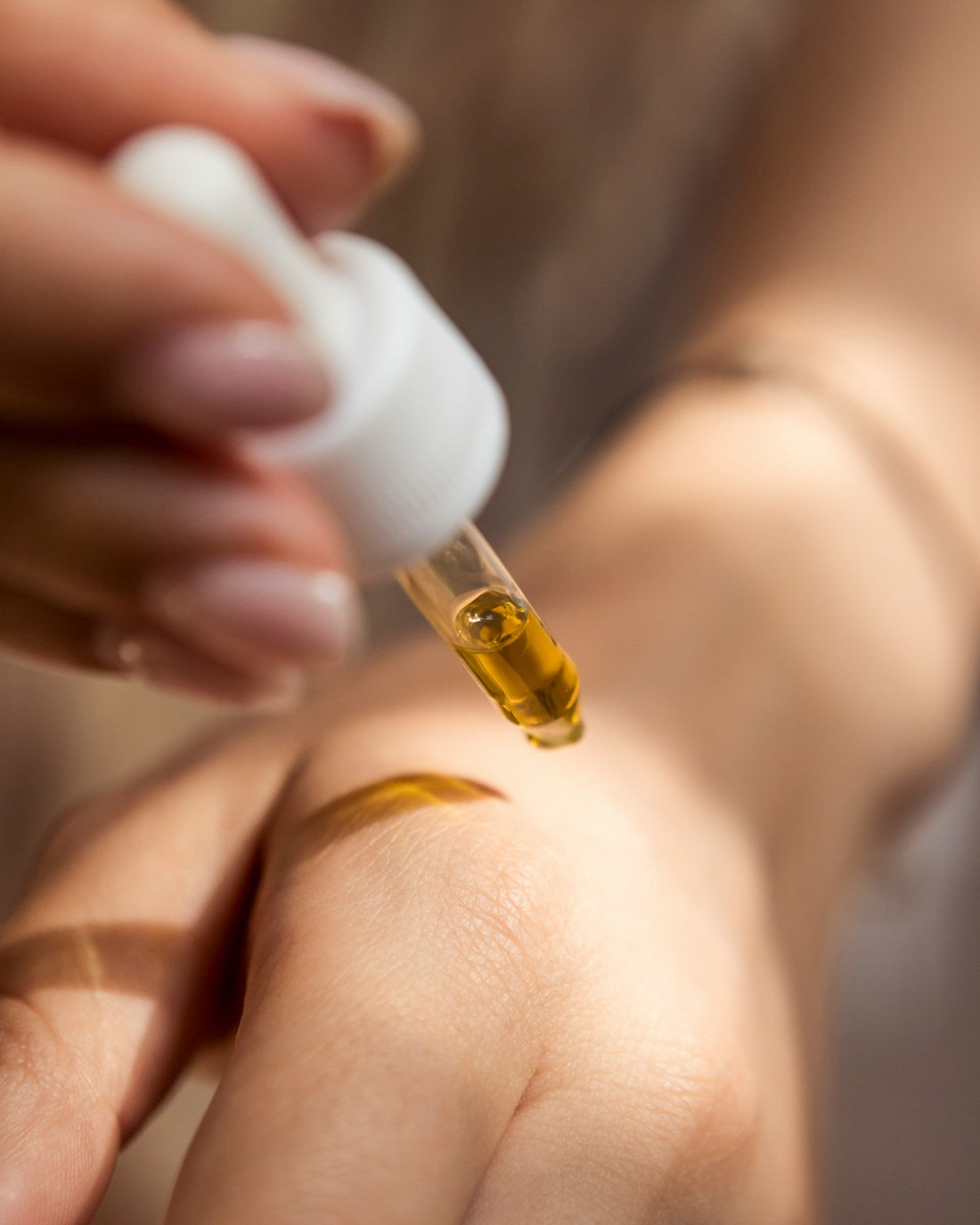 Body Oil vs Lotion: Which Is Better for Dry Skin and Why It Matters